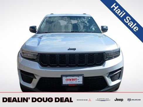 Used 2023 Jeep Grand Cherokee Altitude image 9