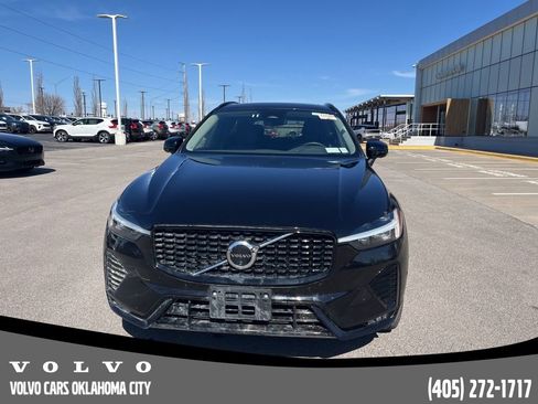 Used 2025 Volvo XC60 B5 Plus image 2