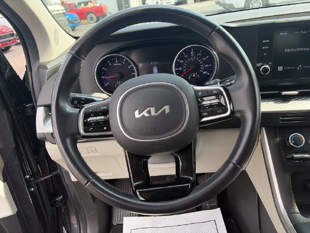 Used 2024 Kia Carnival LX FWD image 14