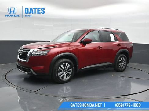 Used 2023 Nissan Pathfinder SL AWD/4WD image 6