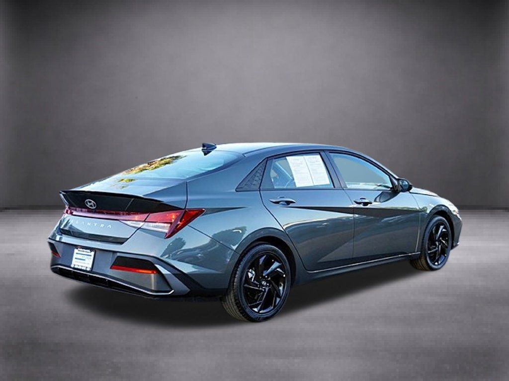 Certified 2026 Hyundai Elantra Sport FWD image 4
