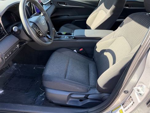 Used 2025 Toyota Camry LE image 24