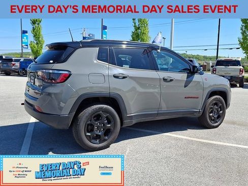 Used 2023 Jeep Compass Trailhawk AWD/4WD image 11