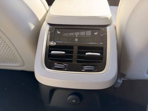 Used 2023 Volvo XC90 T8 Plus image 17