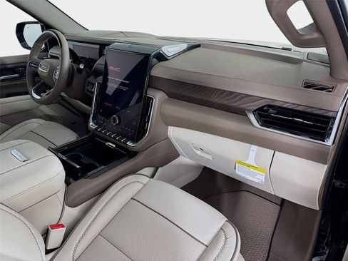 New 2026 GMC Yukon XL Denali AWD/4WD image 32