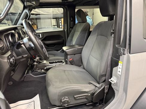 Used 2019 Jeep Wrangler Sport image 16