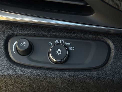 Used 2024 Buick Envista Preferred w/ Convenience I Package image 21