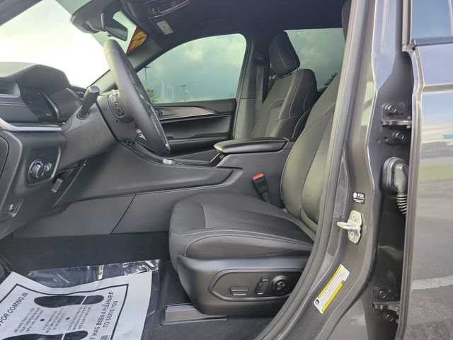 Used 2025 Jeep Grand Cherokee Laredo w/ Trailer Tow Package RWD image 14