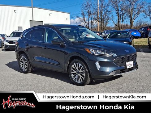 Used 2022 Ford Escape Titanium w/ Class II Trailer Tow Package image 1