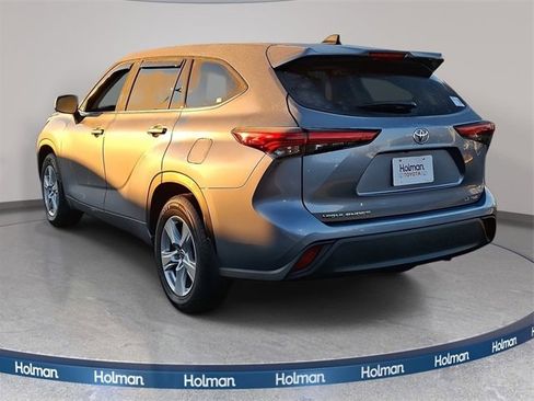 Certified 2022 Toyota Highlander LE image 6