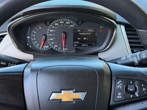 Used 2020 Chevrolet Trax LS FWD image 11