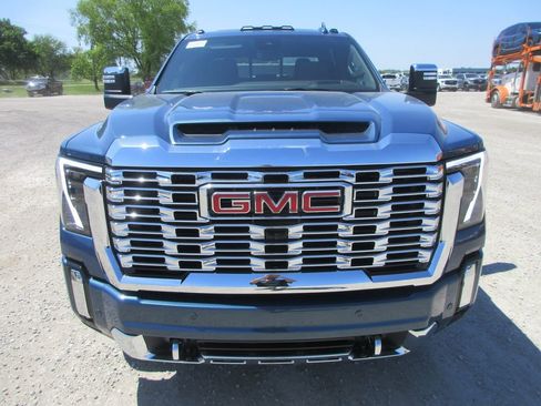New 2026 GMC Sierra 2500 Denali w/ Denali Reserve Package AWD/4WD image 12