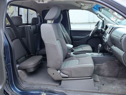 Used 2016 Nissan Frontier SV image 8