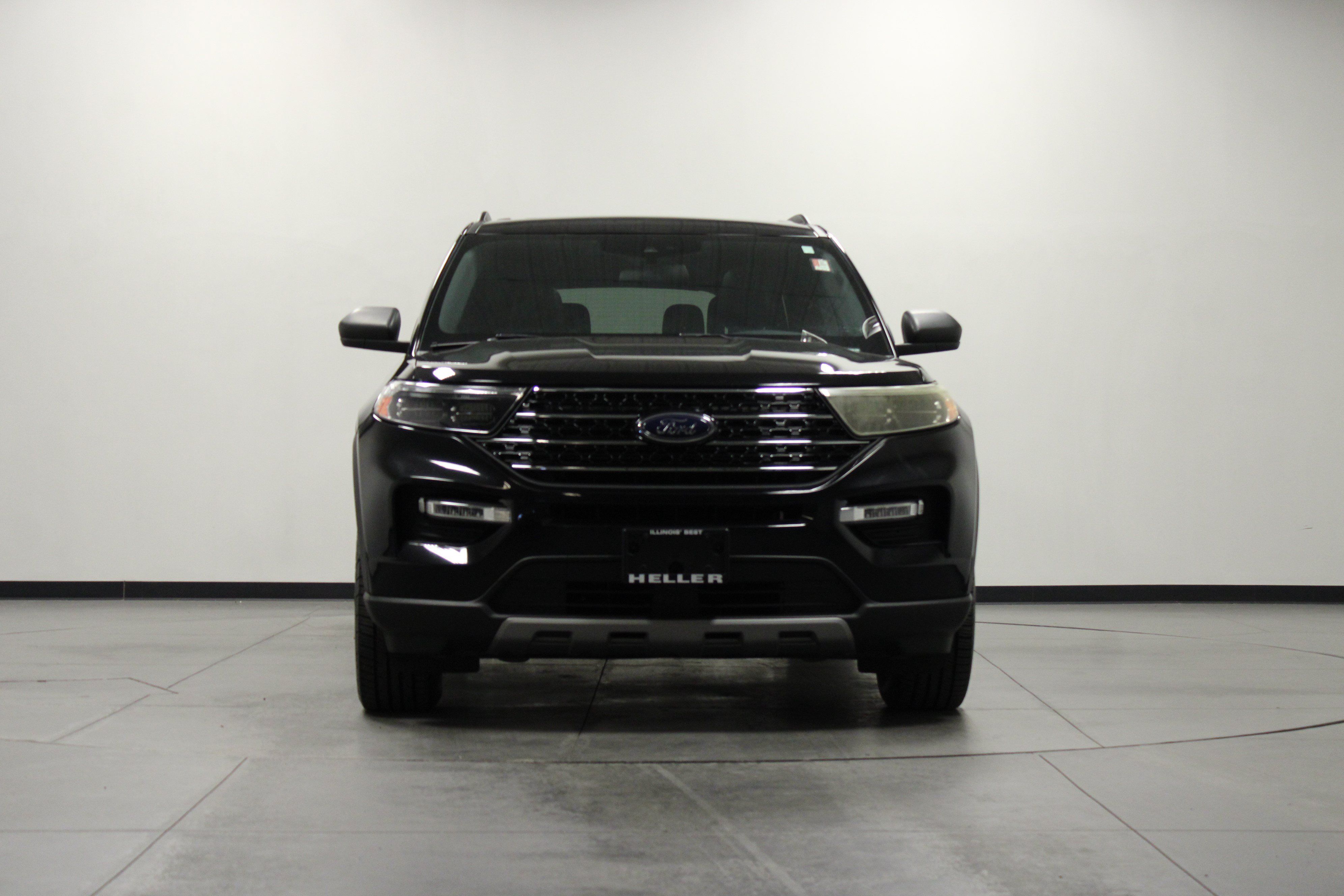 Used 2020 Ford Explorer XLT w/ Equipment Group 202A AWD/4WD image 9