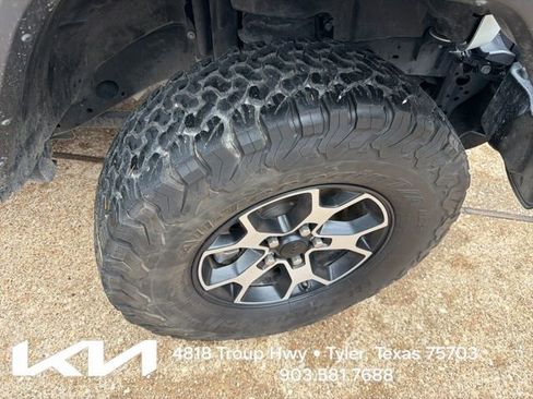 Used 2022 Jeep Wrangler Unlimited Rubicon w/ LED Lighting Group AWD/4WD image 13