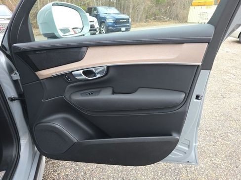 Certified 2025 Volvo XC90 B5 Plus AWD/4WD image 16