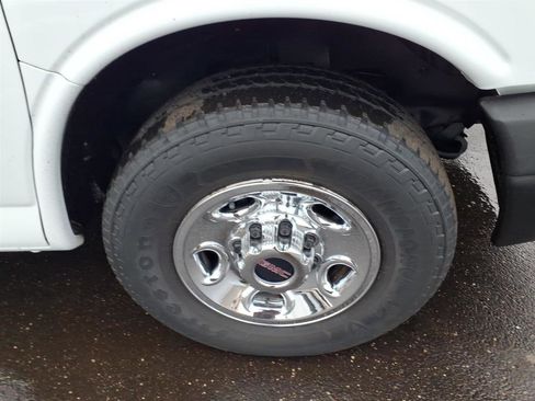 Used 2015 GMC Savana 2500 image 24