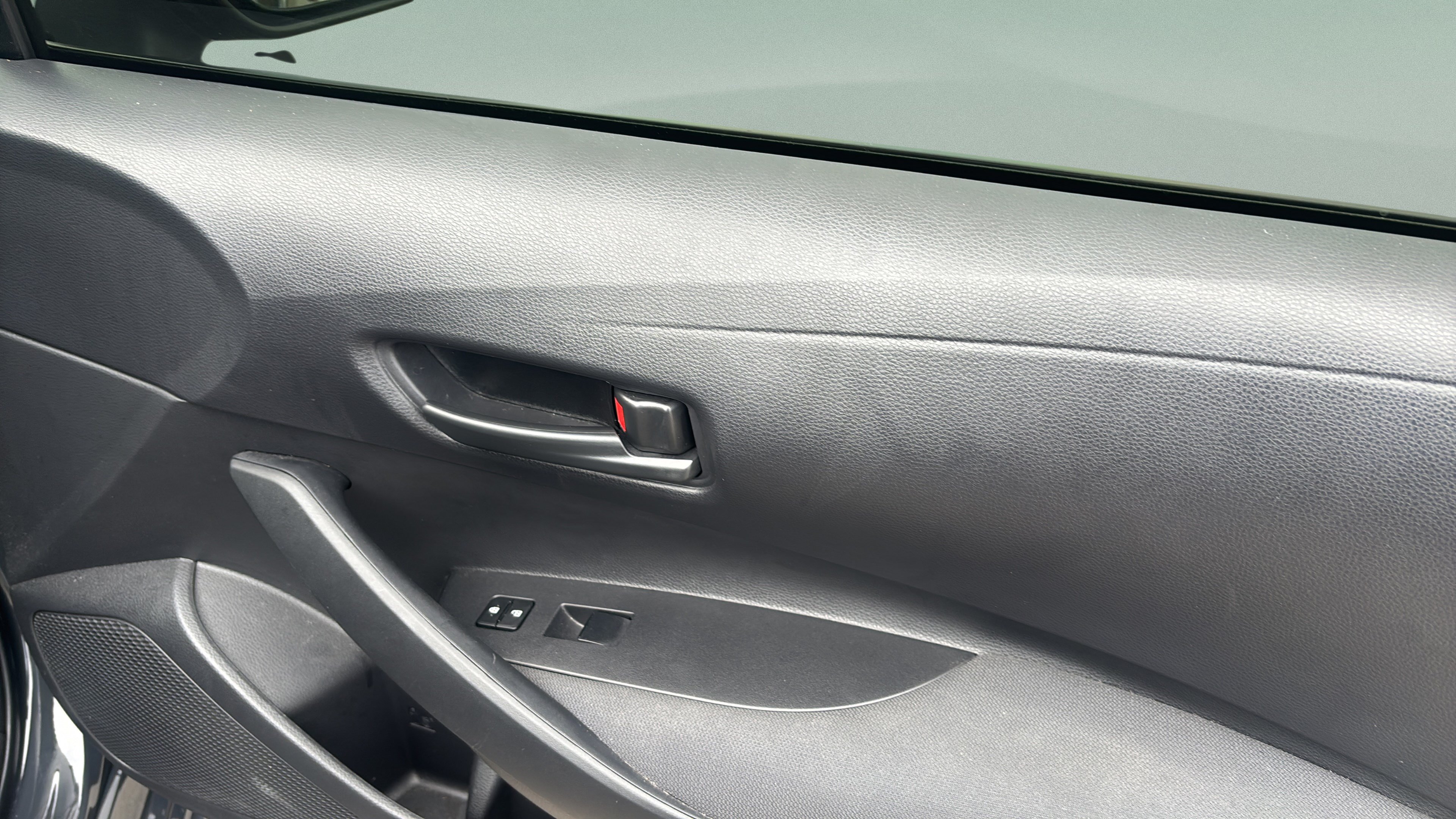 Used 2025 Toyota Corolla LE FWD image 22