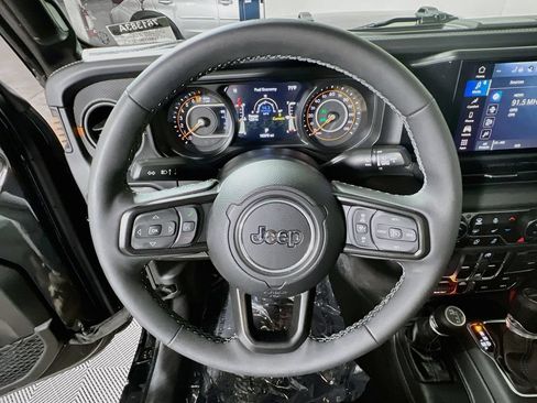 Used 2025 Jeep Gladiator Mojave w/ Convenience Group AWD/4WD image 10