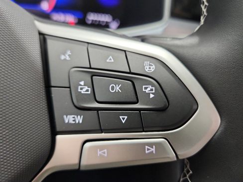 New 2026 Volkswagen Taos SE image 13