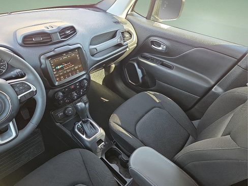 Used 2023 Jeep Renegade Latitude image 12