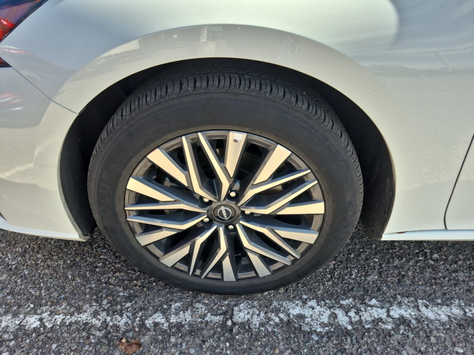 Used 2025 Nissan Altima 2.5 SV FWD image 24