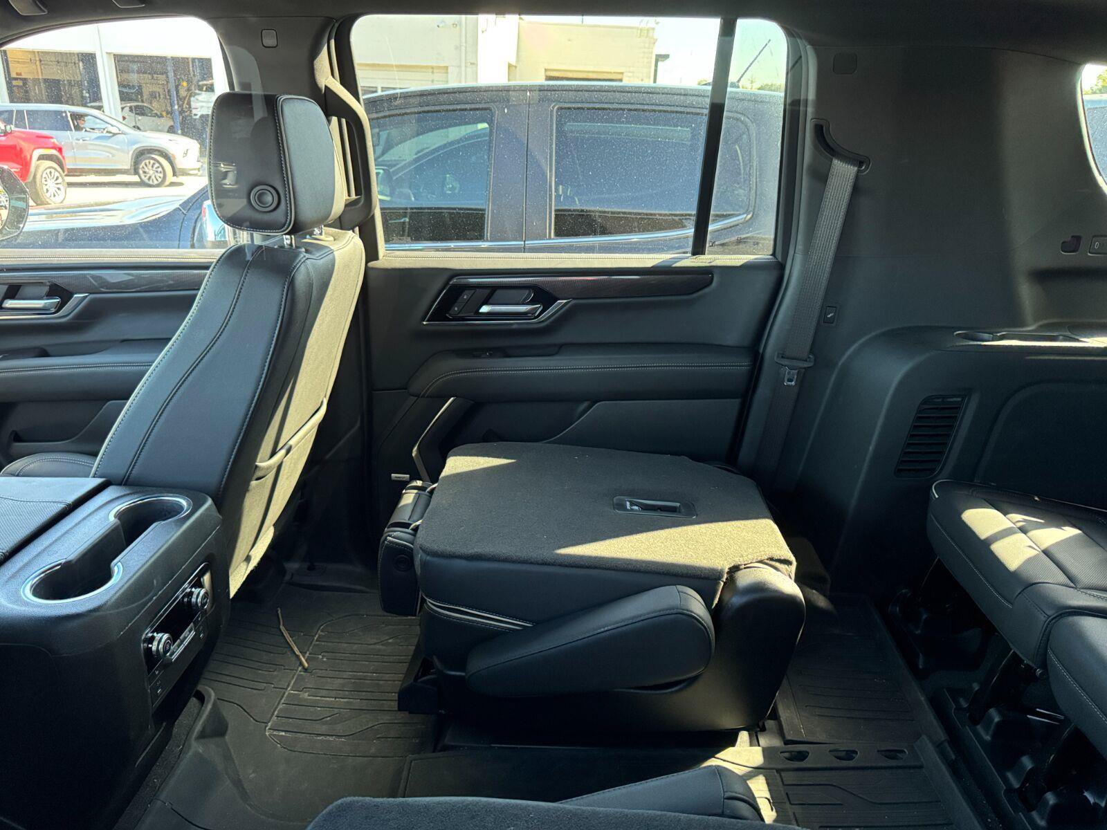 Used 2025 GMC Yukon XL Elevation w/ Technology Package AWD/4WD image 15