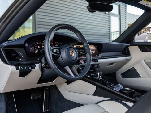 Certified 2025 Porsche 911 Targa 4 GTS AWD/4WD image 4