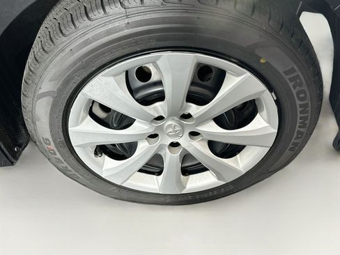 Used 2025 Toyota Corolla LE FWD image 11