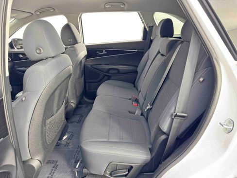 Used 2019 Kia Sorento LX image 34
