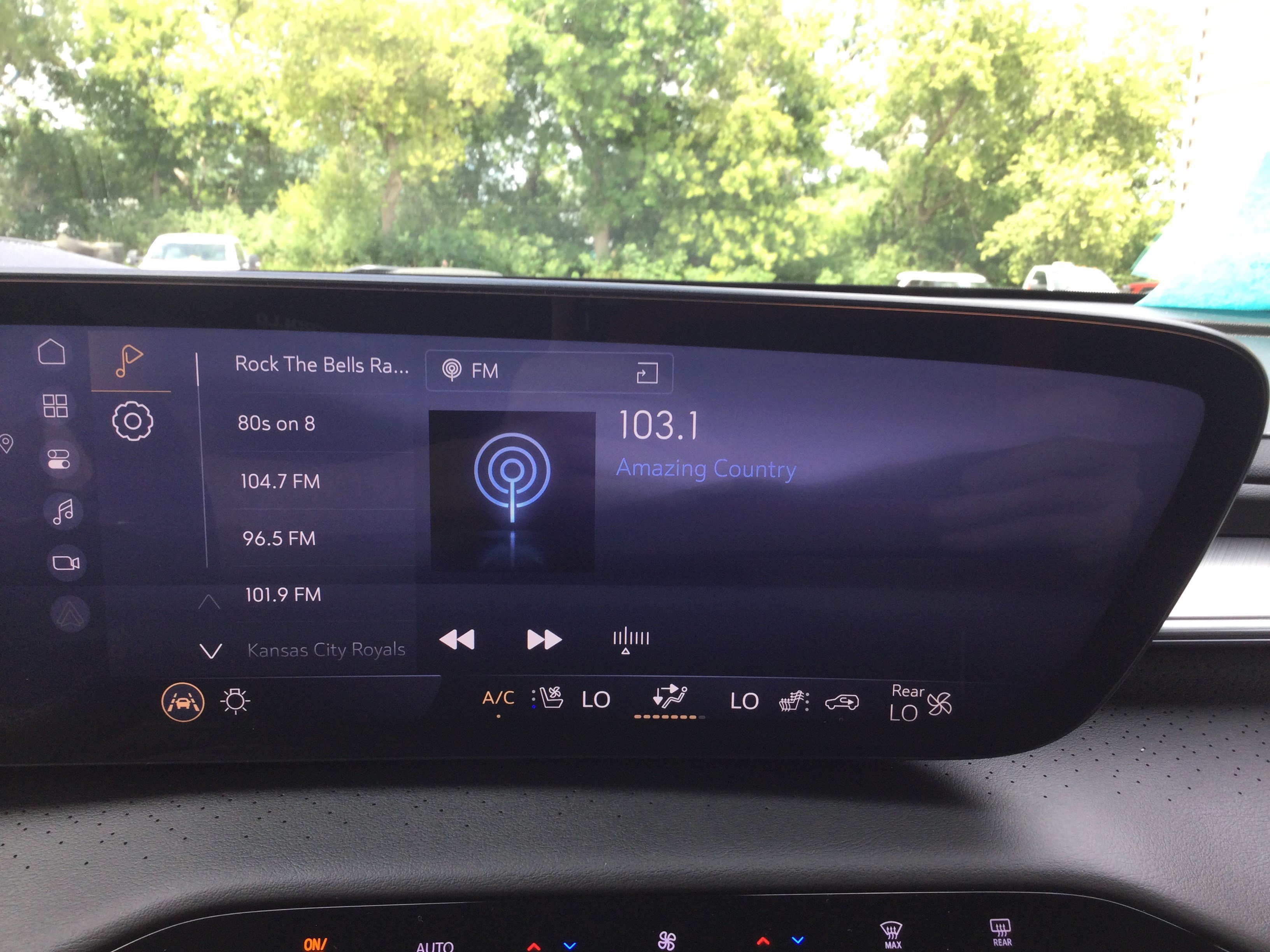 Used 2025 Buick Enclave Avenir w/ Super Cruise Package AWD/4WD image 18
