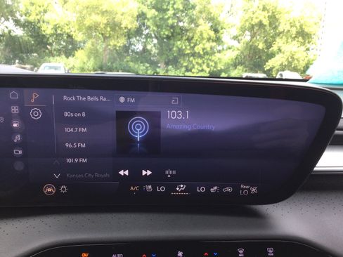 Used 2025 Buick Enclave Avenir w/ Super Cruise Package AWD/4WD image 18