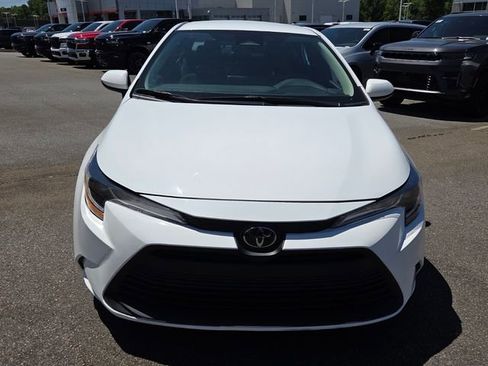 Used 2024 Toyota Corolla LE FWD image 2