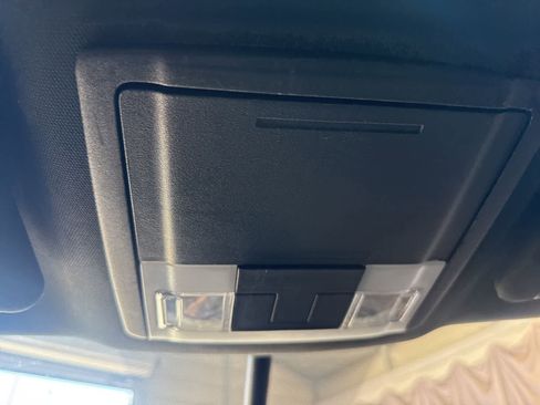 Used 2017 Ford Explorer XLT w/ Equipment Group 201A FWD image 22
