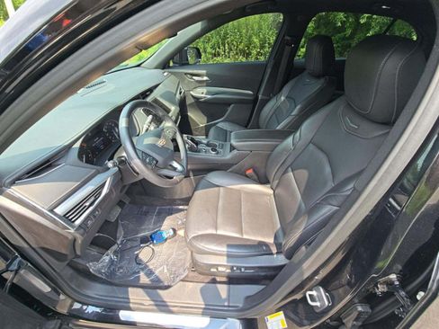 Used 2023 Cadillac XT4 Premium Luxury FWD image 5
