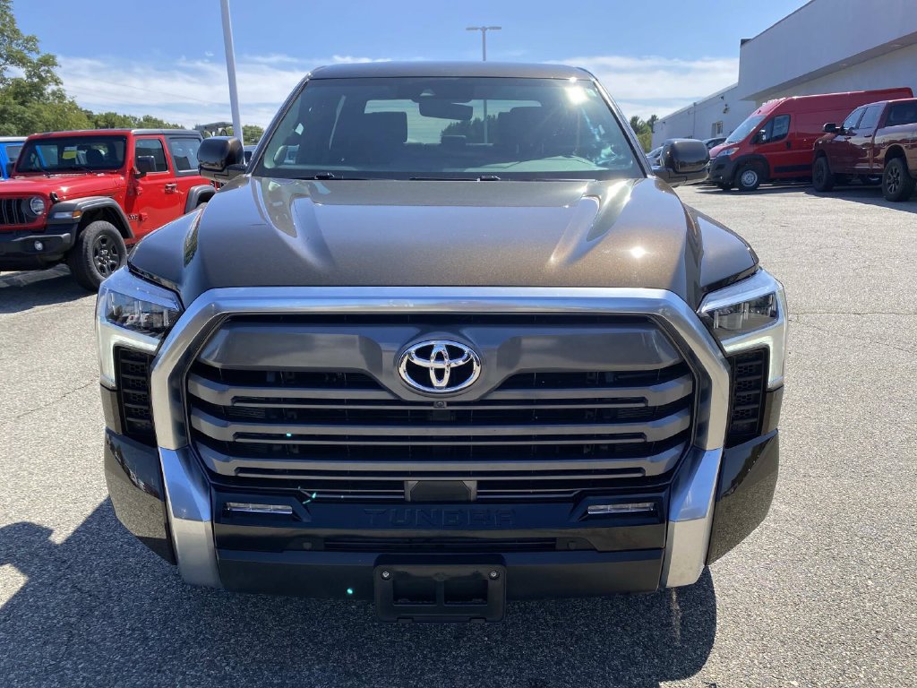 Used 2025 Toyota Tundra Limited AWD/4WD image 9