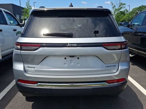 Used 2022 Jeep Grand Cherokee Limited AWD/4WD image 5