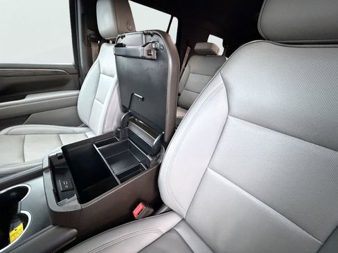 Used 2022 GMC Yukon SLT w/ SLT Luxury Package AWD/4WD image 30