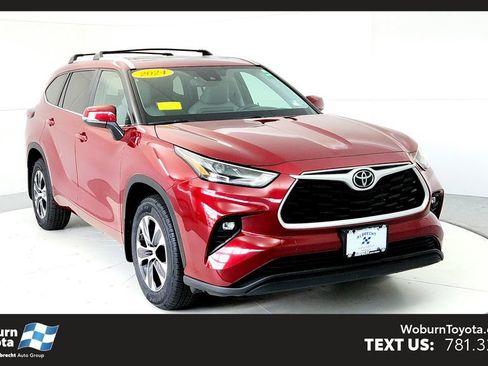 Certified 2024 Toyota Highlander XLE AWD/4WD image 1