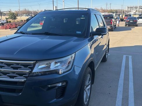 Used 2018 Ford Explorer XLT w/ Equipment Group 202A image 3