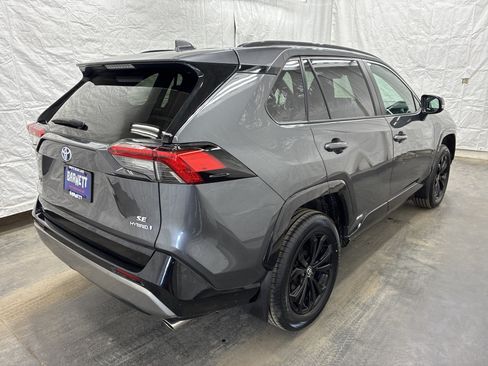 Used 2022 Toyota RAV4 SE w/ Convenience Package AWD/4WD image 3