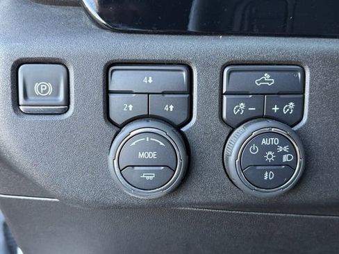 Used 2025 Chevrolet Silverado 2500 LT w/ Convenience Package image 5