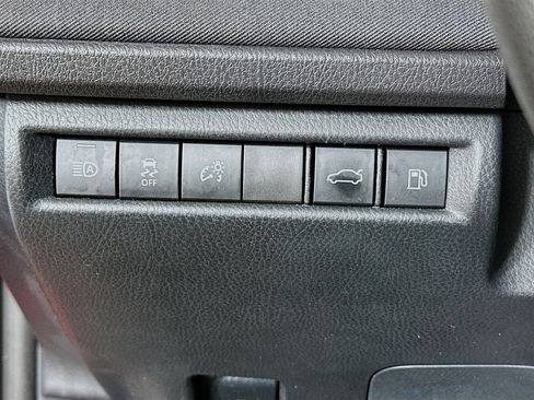 Used 2025 Toyota Camry LE image 17