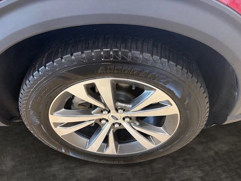 Used 2020 Ford Explorer Platinum w/ Premium Technology Package AWD/4WD image 41