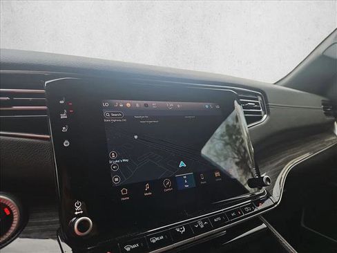 Used 2022 Jeep Wagoneer Series III w/ Flexible Seating Group image 11