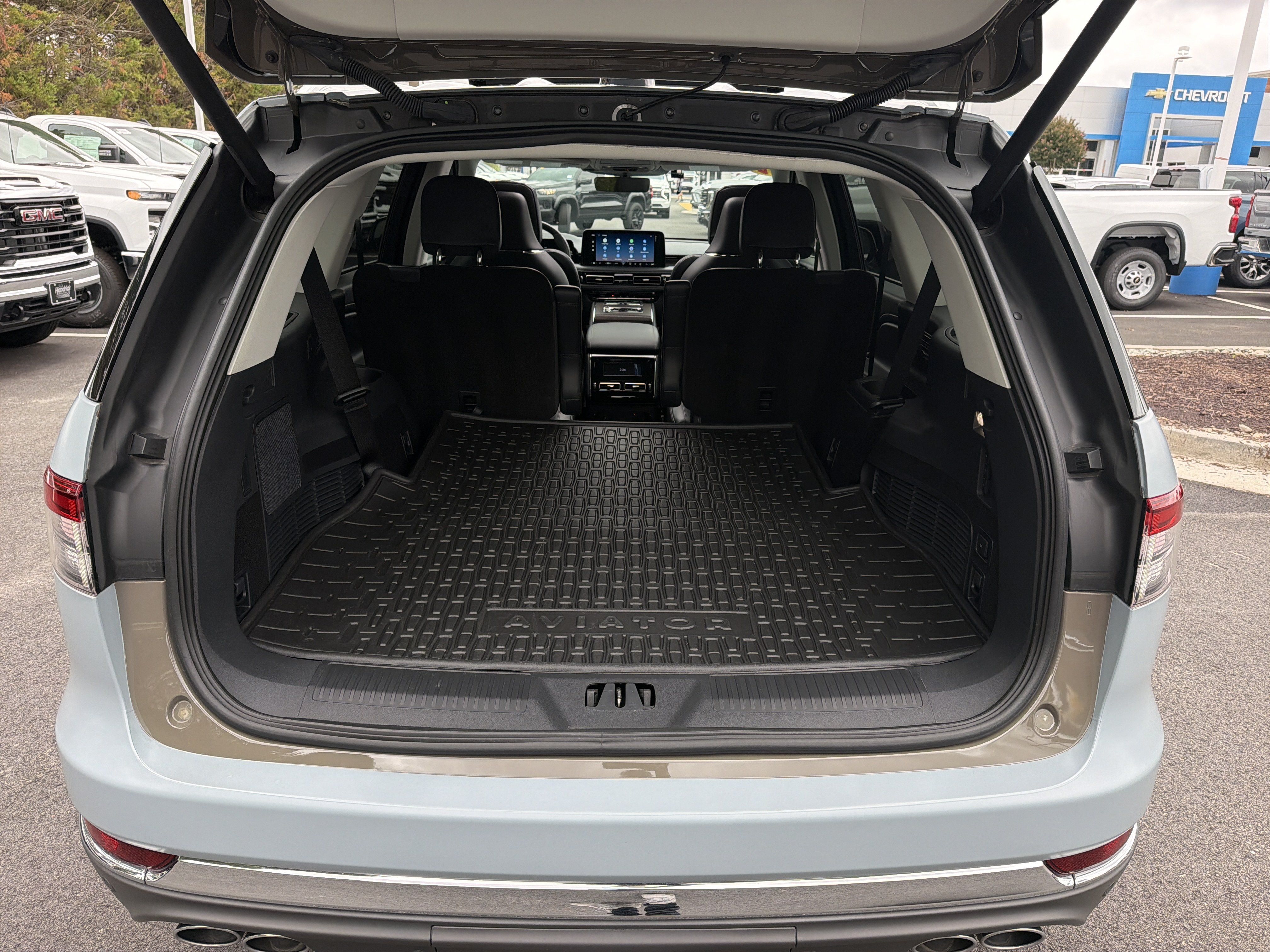 Used 2025 Lincoln Aviator Reserve w/ Equipment Group 201A AWD/4WD image 34