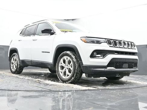 Used 2024 Jeep Compass Latitude image 41