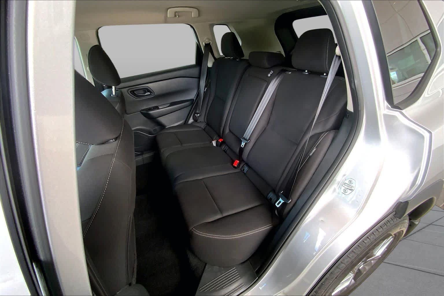 Used 2024 Nissan Rogue S AWD/4WD image 21