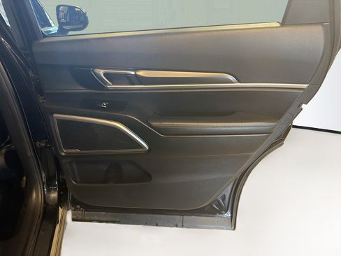 Used 2025 Kia Telluride S AWD/4WD image 33