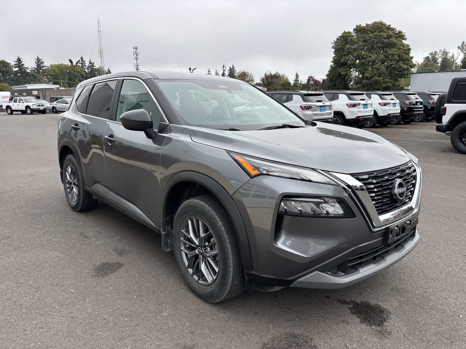 Used 2023 Nissan Rogue S AWD/4WD image 6